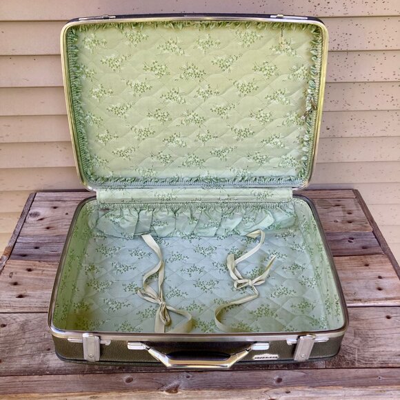 Set 2 Vintage American Tourist Tiara Suitcases Green Hard Shell Luggage NO KEY - Picture 8 of 15